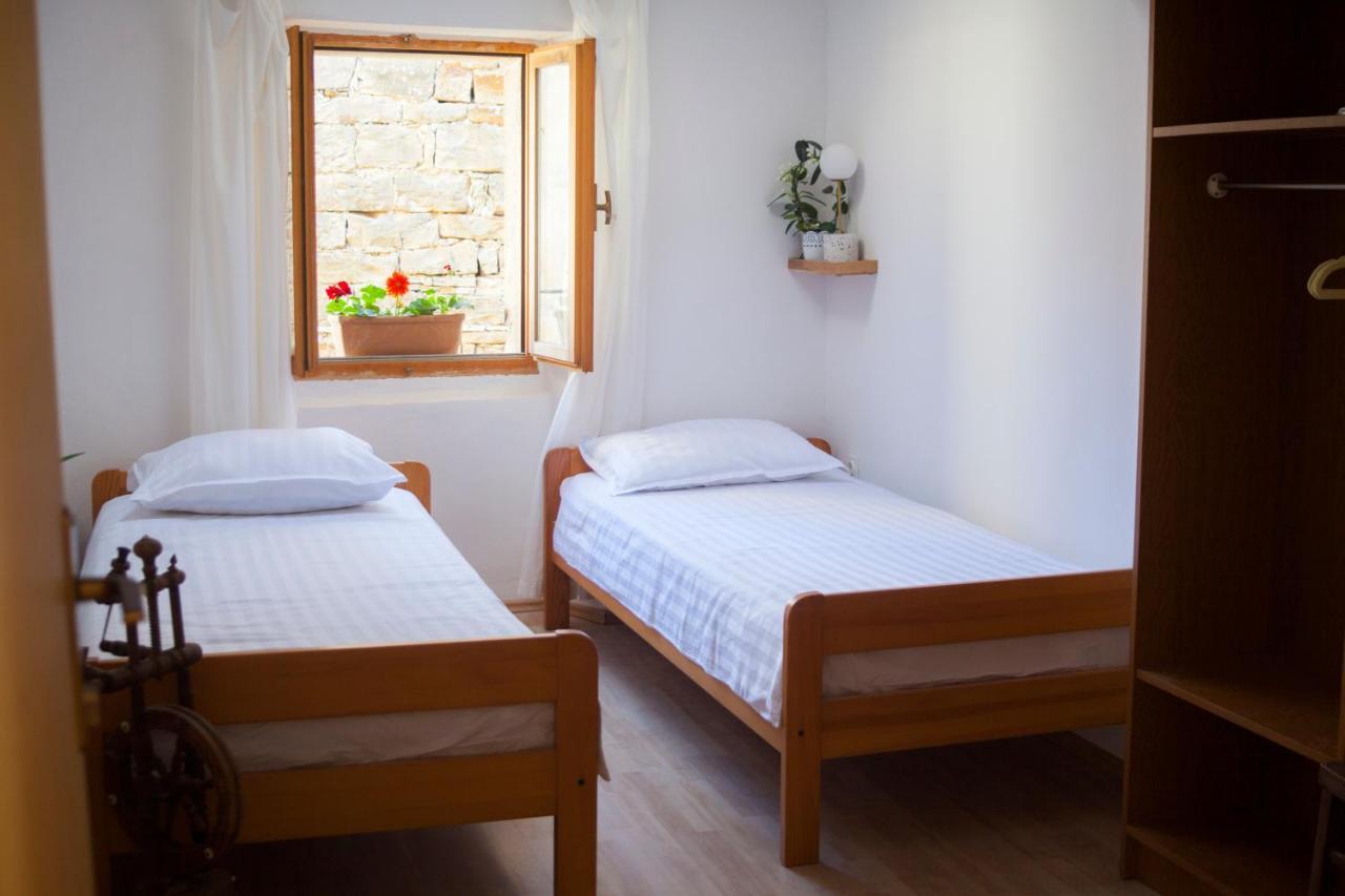 Amarilis Rooms Ґрожнян Екстер'єр фото