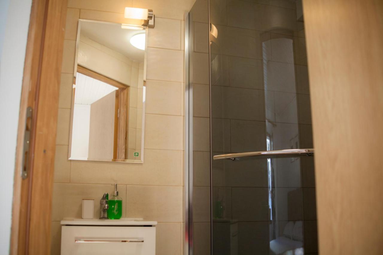 Amarilis Rooms Ґрожнян Екстер'єр фото