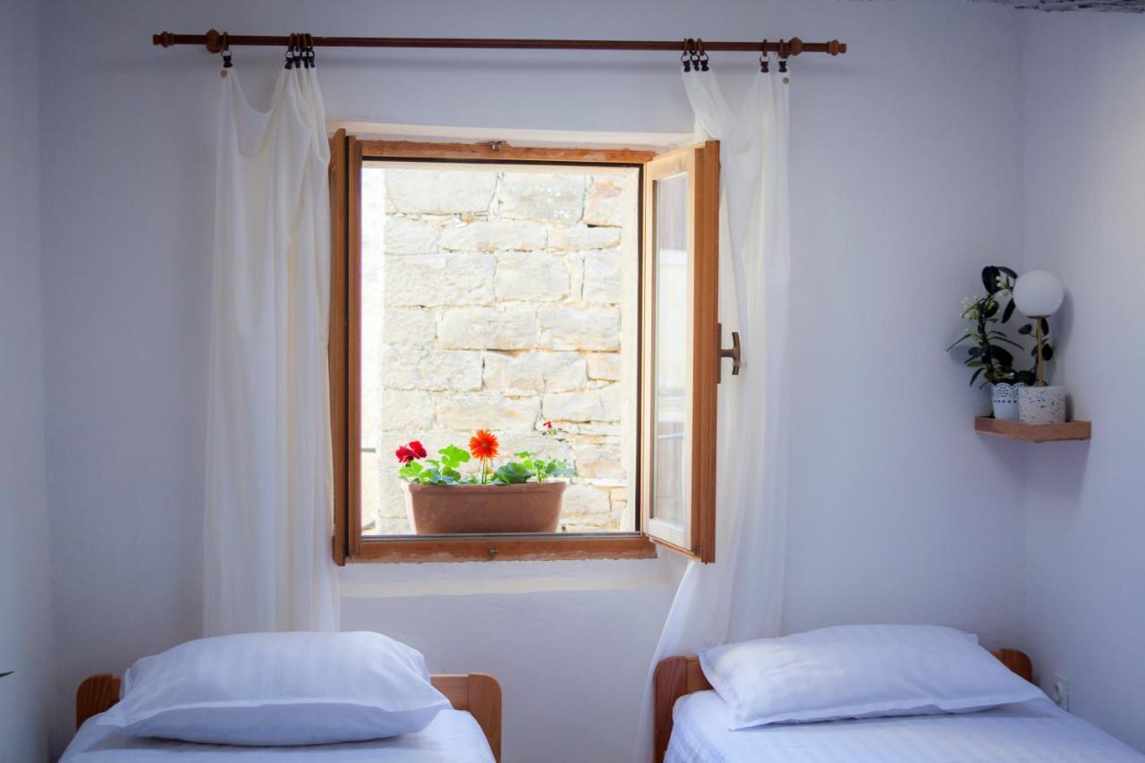 Amarilis Rooms Ґрожнян Екстер'єр фото