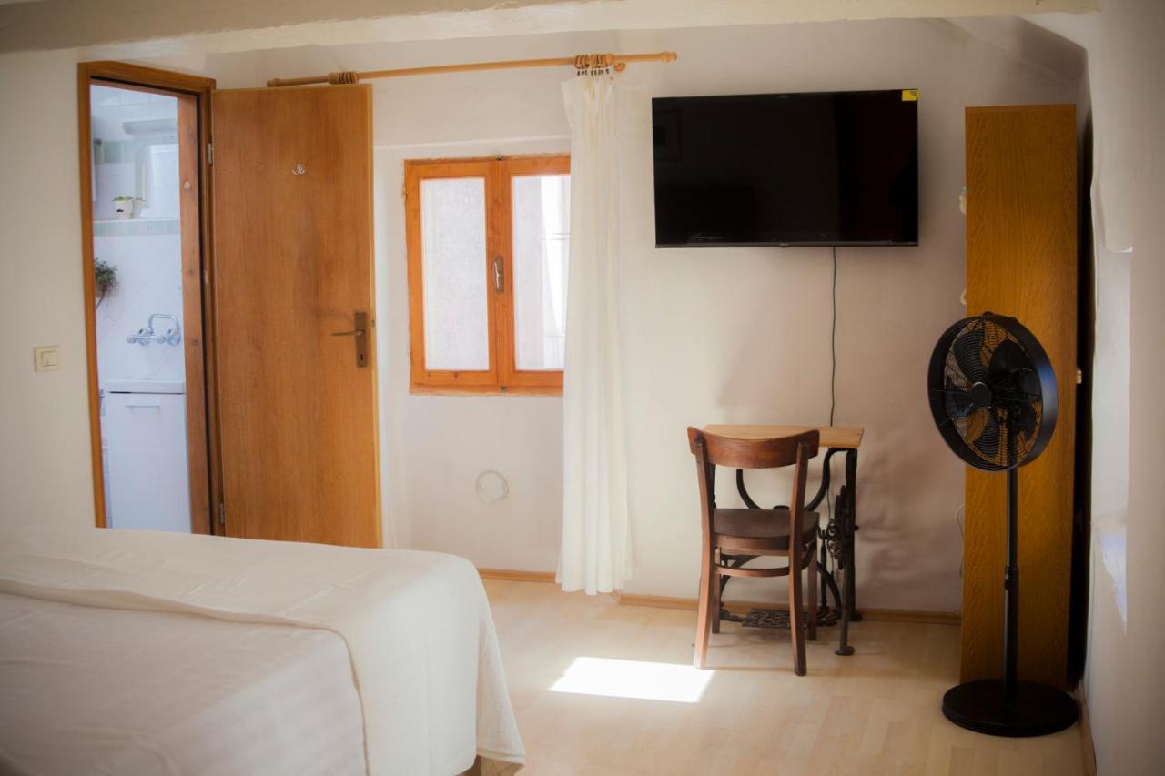Amarilis Rooms Ґрожнян Екстер'єр фото